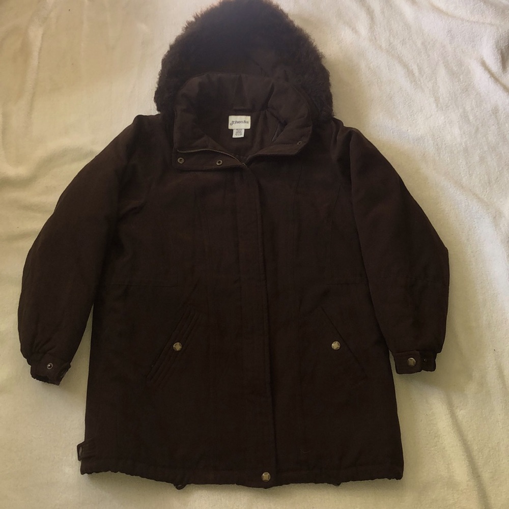 Like new, petite large, St. John’s Bay winter coat. Dark brown w/removable hood.